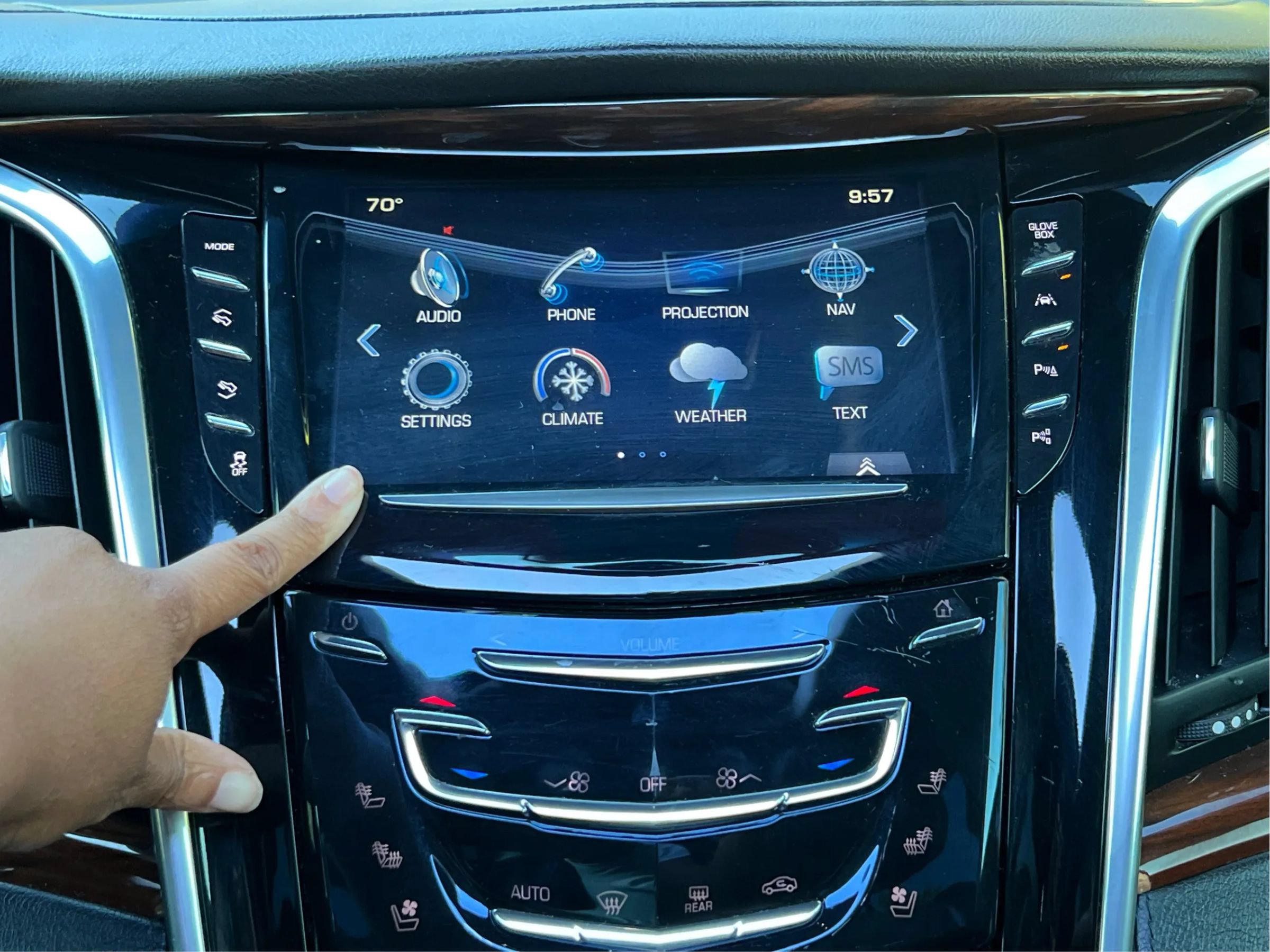 Used 2018 Cadillac Escalade Luxury AWD/4WD image 10