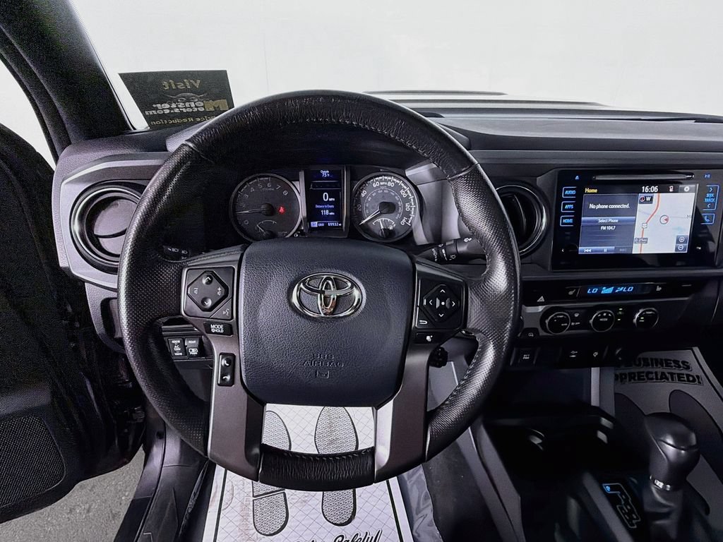 Used 2017 Toyota Tacoma TRD Sport AWD/4WD image 11