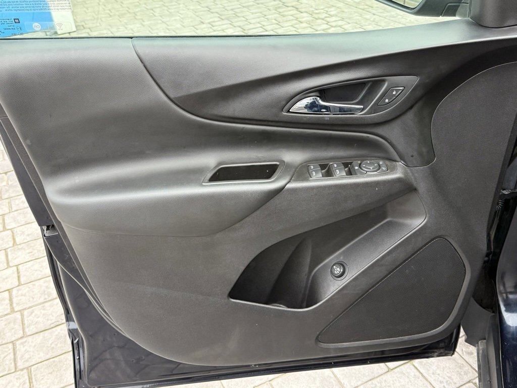 Used 2021 Chevrolet Equinox LT w/ Driver Convenience Package image 27