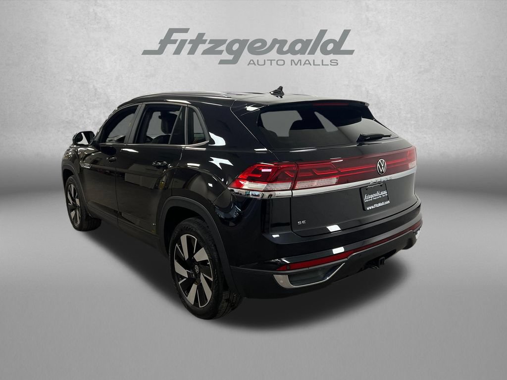 Used 2024 Volkswagen Atlas Cross Sport SE FWD image 3