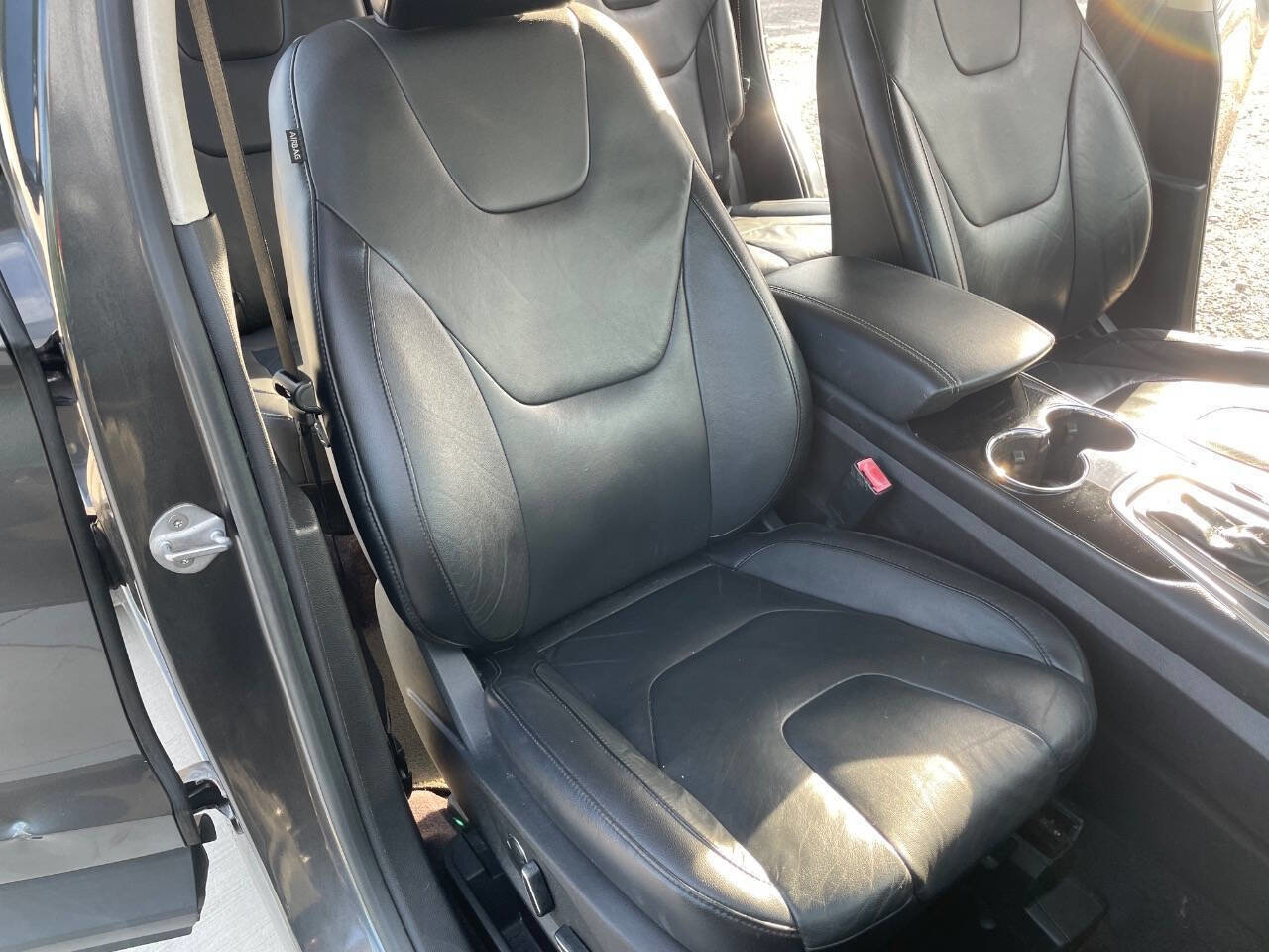 Used 2017 Ford Edge Titanium FWD image 36