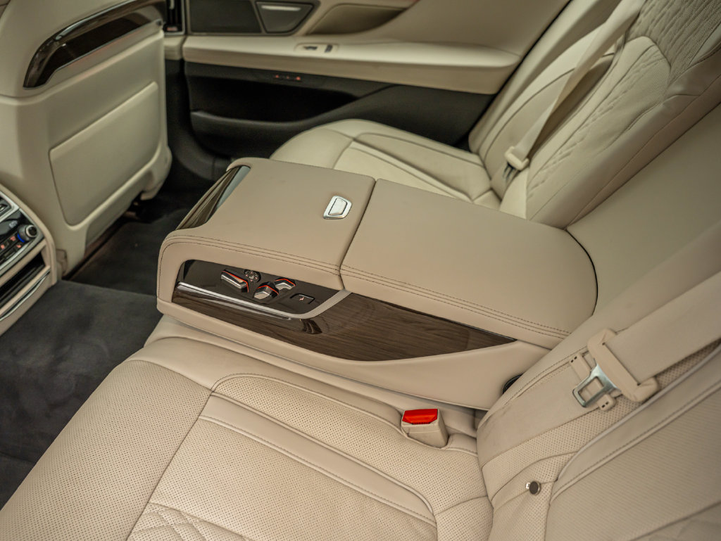 Used 2022 BMW 750i xDrive AWD/4WD image 38