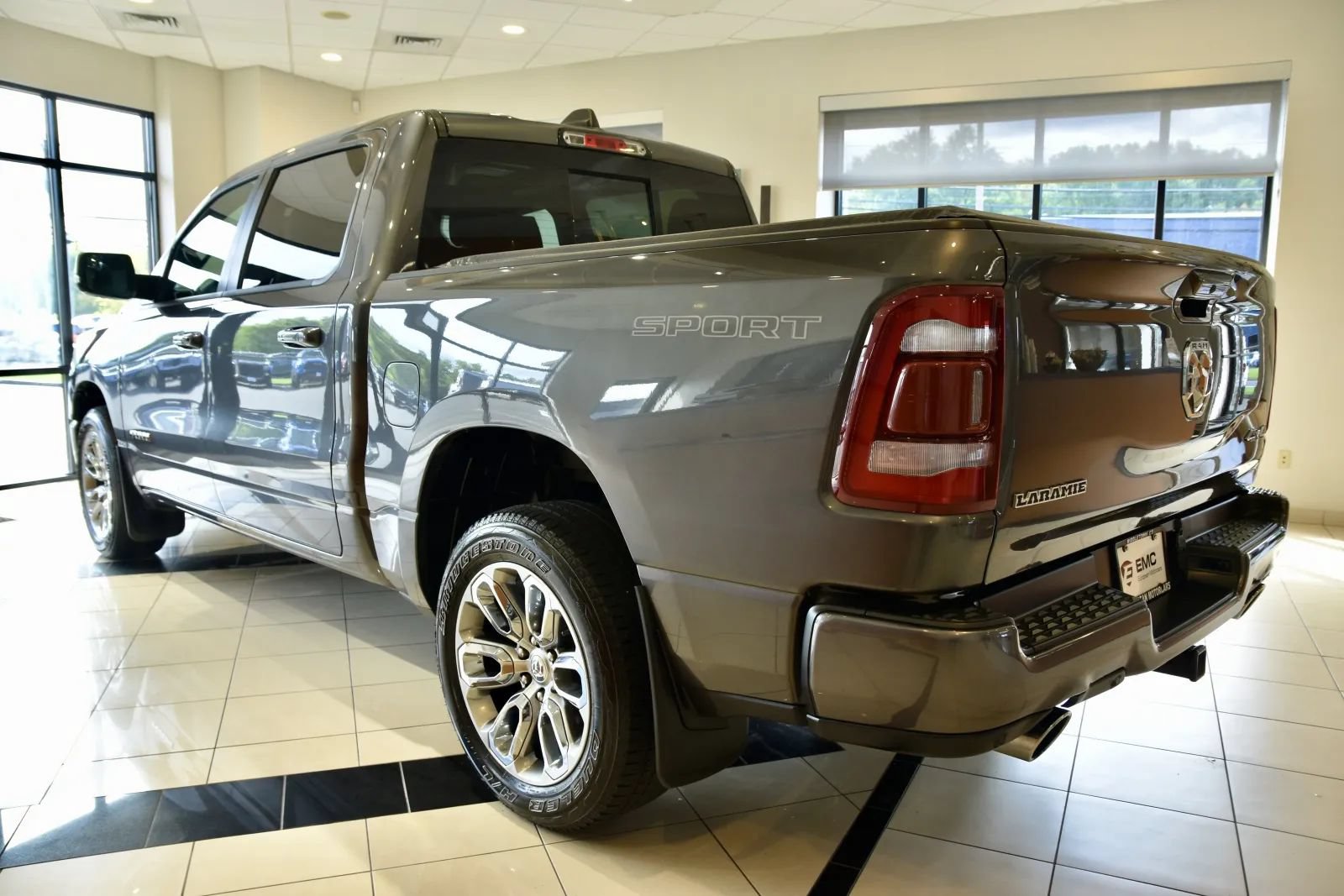 Used 2023 RAM 1500 Laramie AWD/4WD image 4