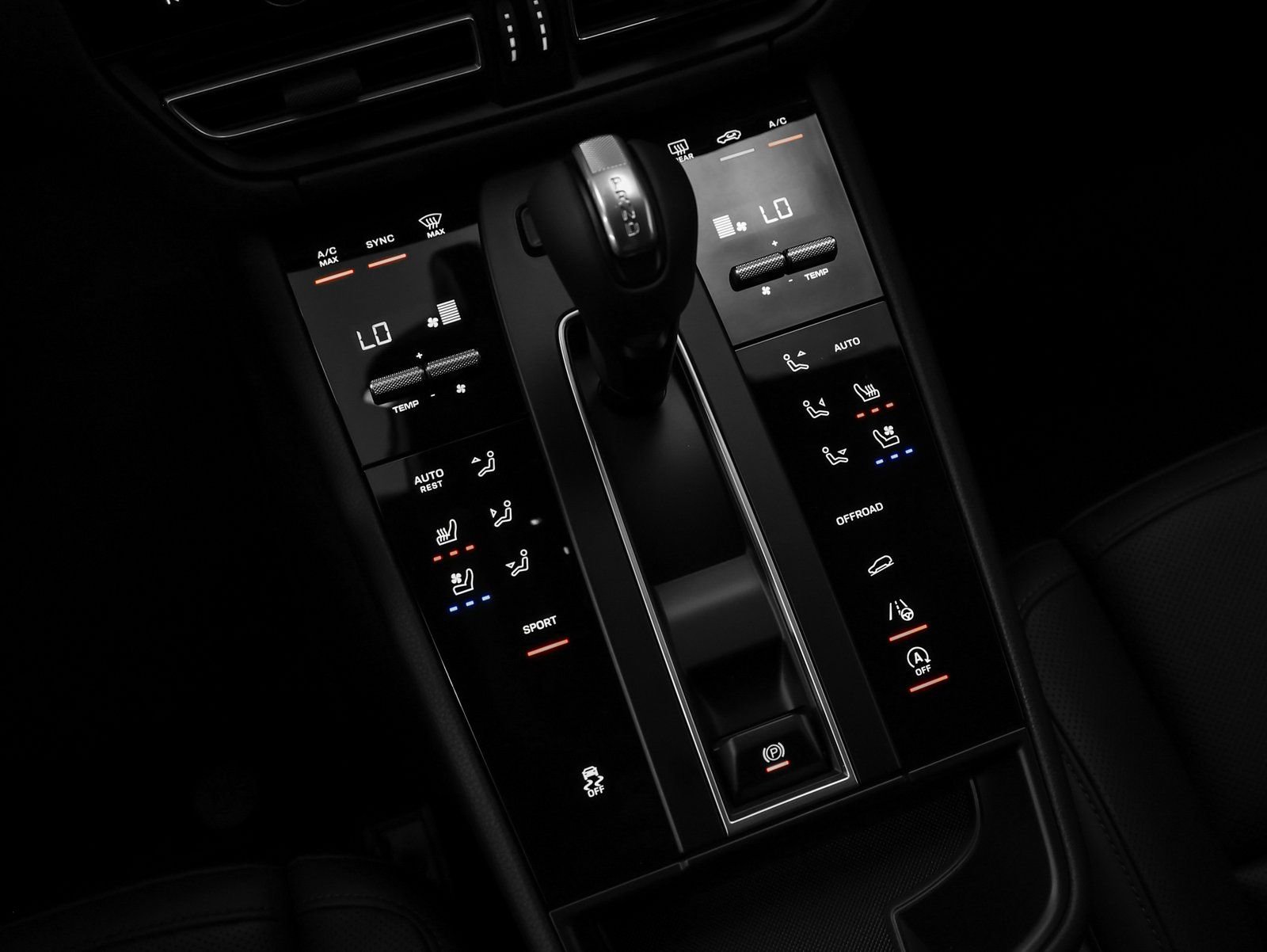 Certified 2025 Porsche Macan image 30