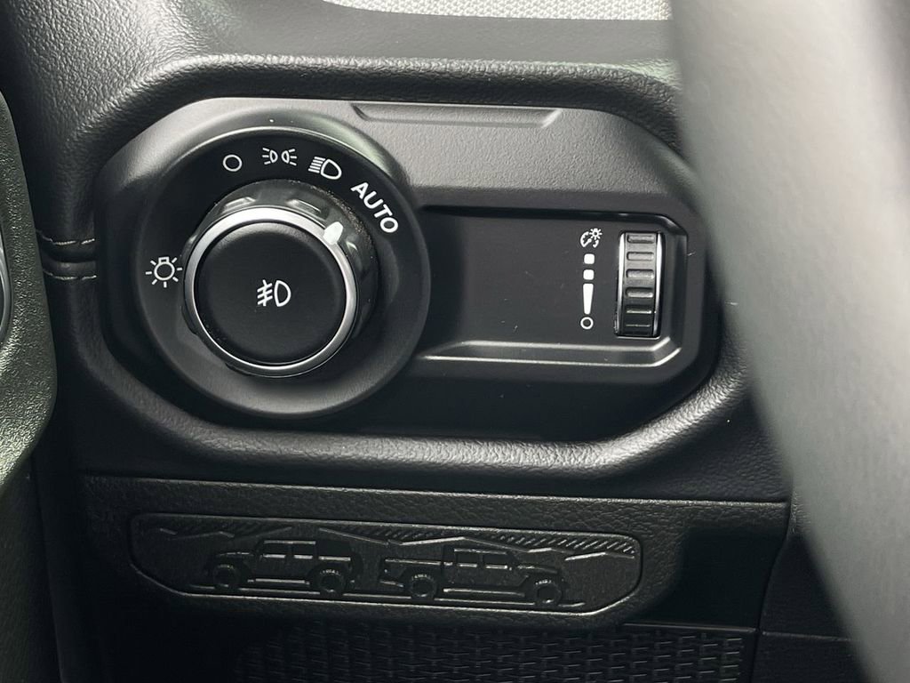 Used 2024 Jeep Wrangler Sahara image 17
