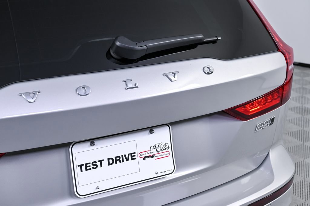 Certified 2025 Volvo V60 B5 Cross Country Plus image 37