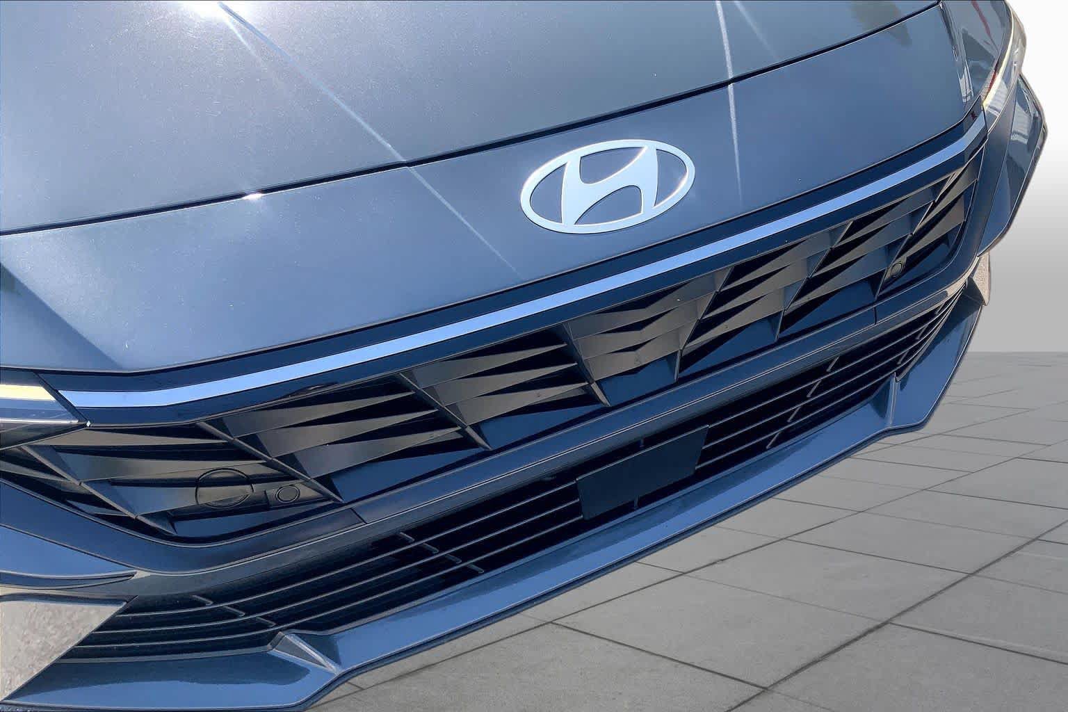 Used 2025 Hyundai Elantra SEL FWD image 29