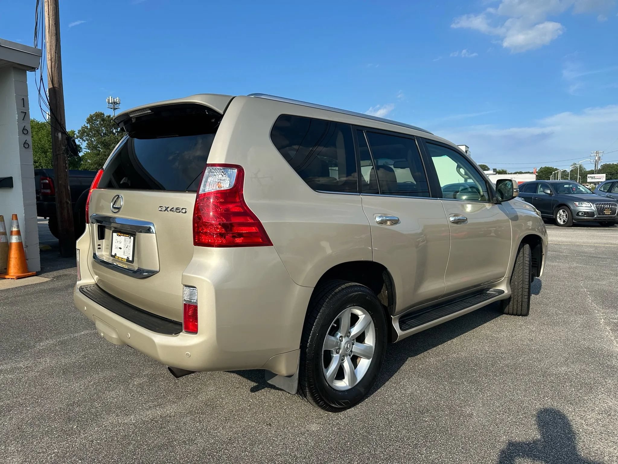 Used 2011 Lexus GX 460 w/ Comfort Plus Pkg AWD/4WD image 3