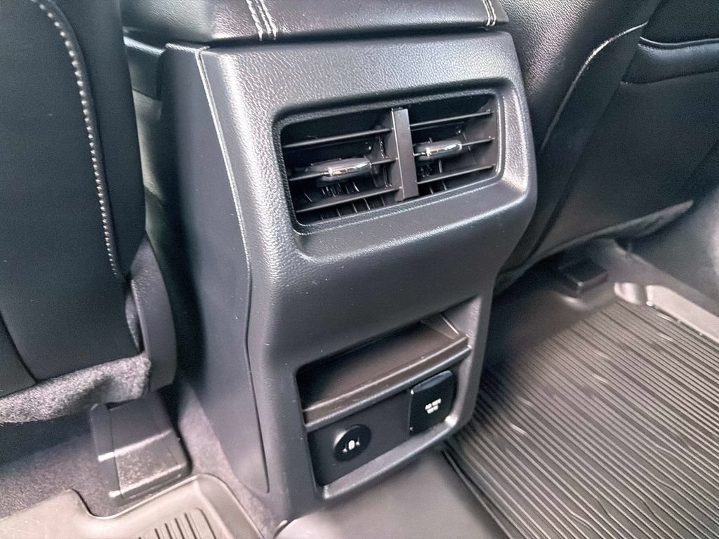 Used 2022 Ford Edge Titanium AWD/4WD image 17