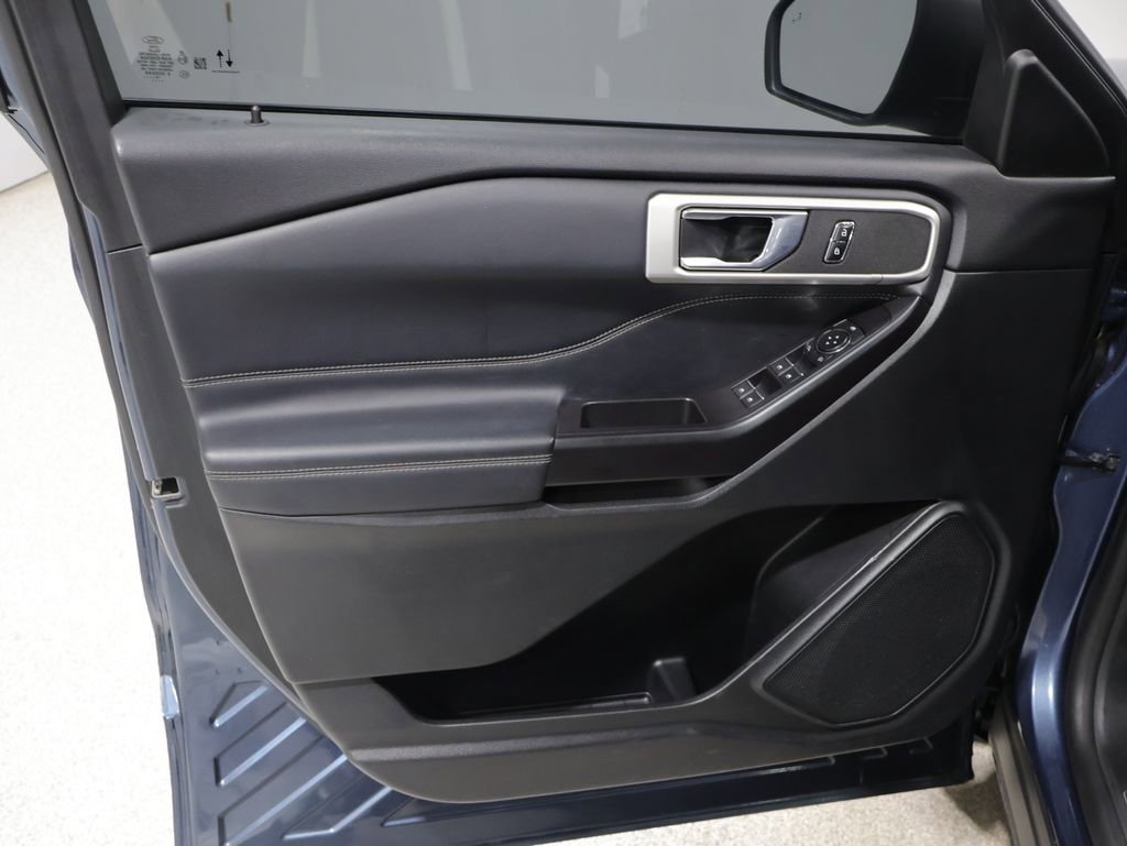 Used 2020 Ford Explorer XLT w/ Equipment Group 202A AWD/4WD image 14