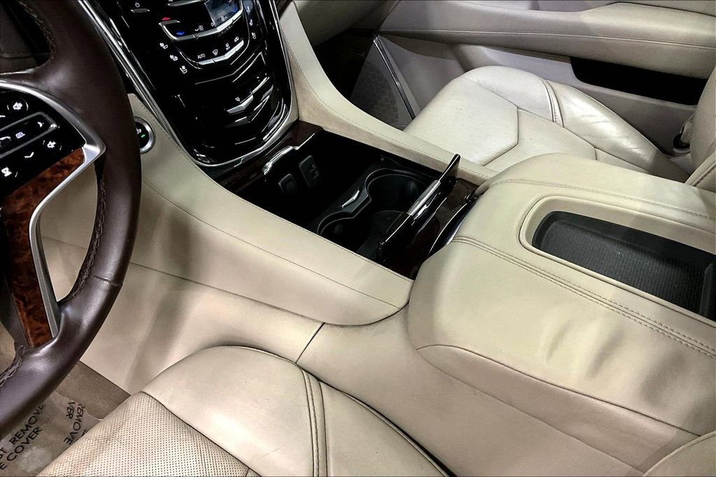 Used 2015 Cadillac Escalade Luxury image 18