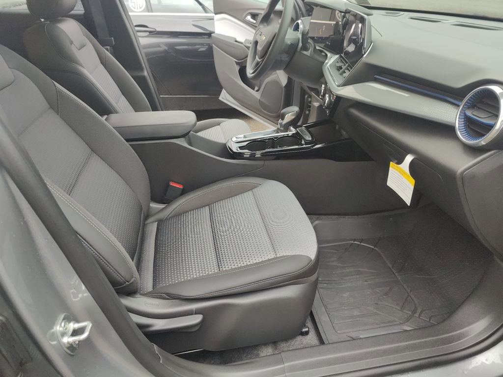 New 2025 Chevrolet Trax LT image 31