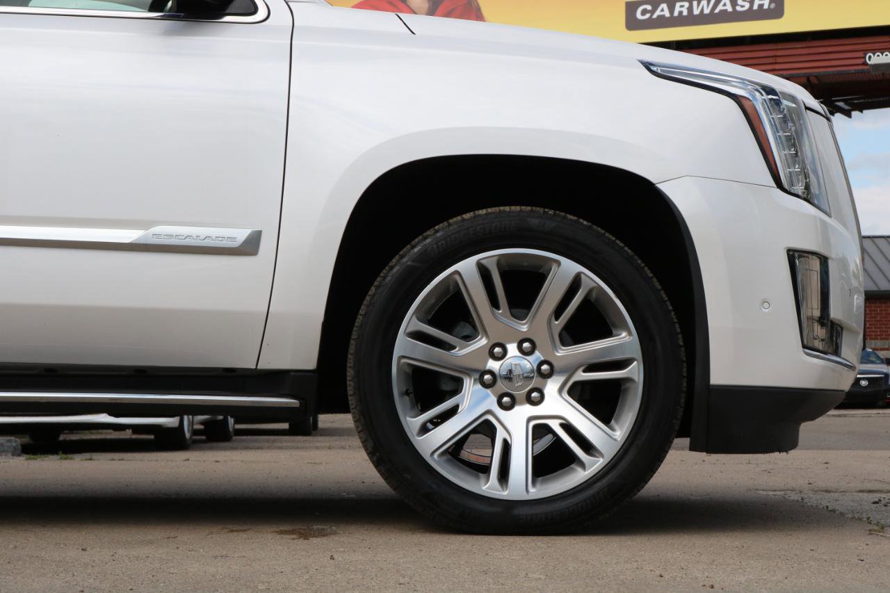Used 2018 Cadillac Escalade ESV Luxury AWD/4WD image 6