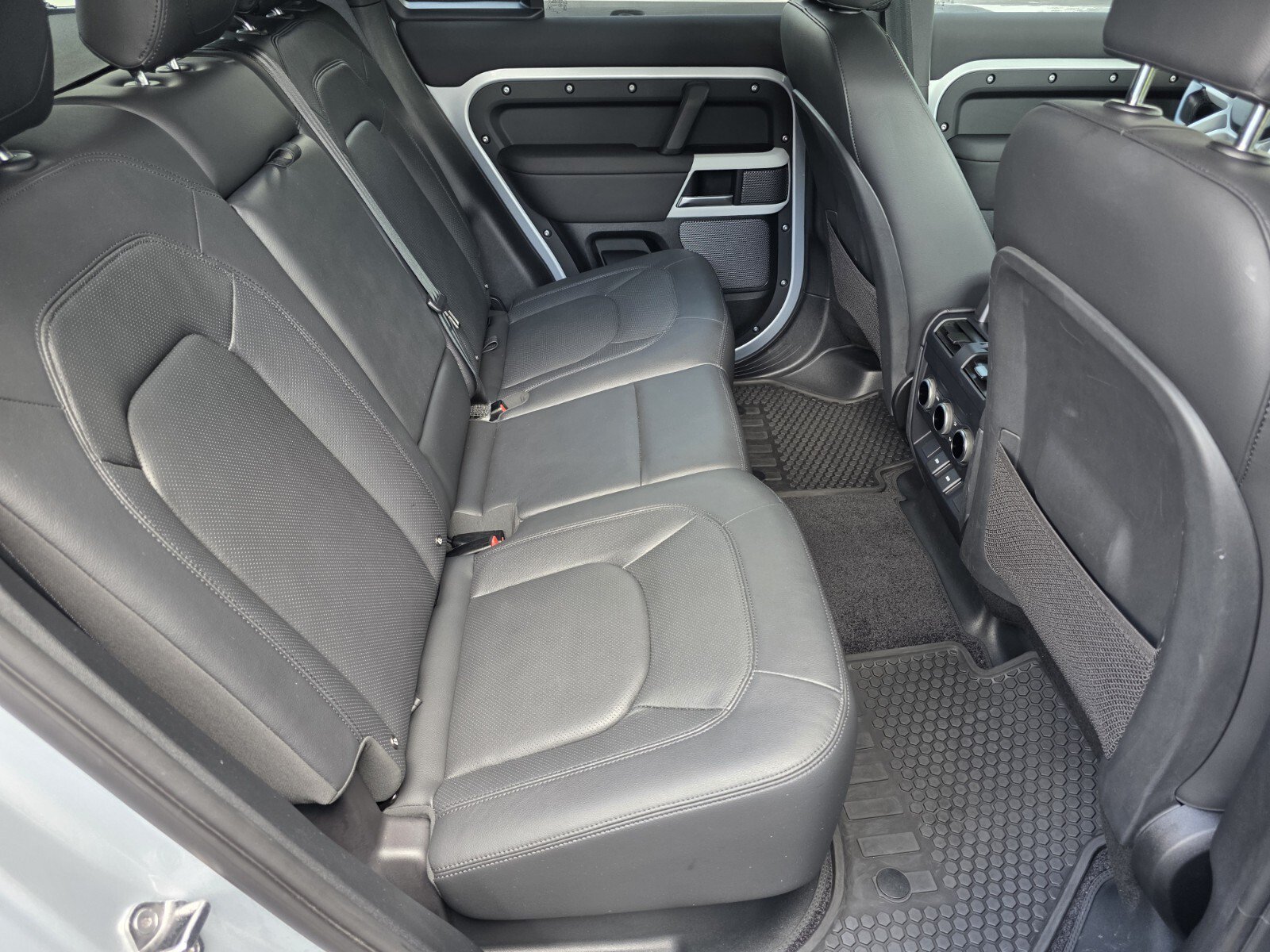 Certified 2024 Land Rover Defender 110 SE AWD/4WD image 5