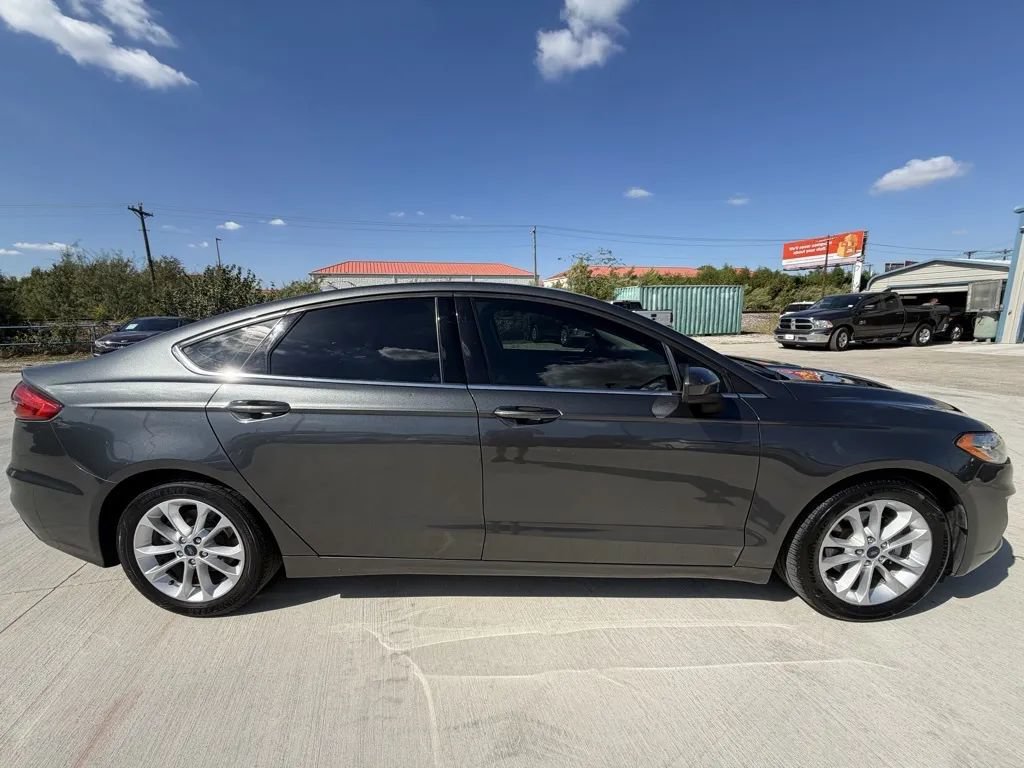 Used 2020 Ford Fusion SE FWD image 4