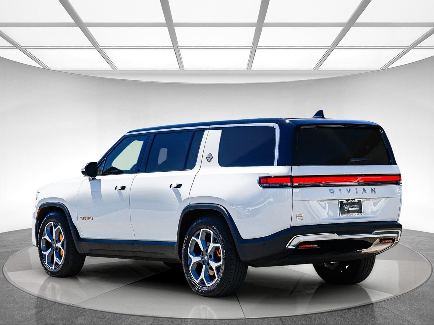 Used 2024 Rivian R1S Adventure AWD/4WD image 3