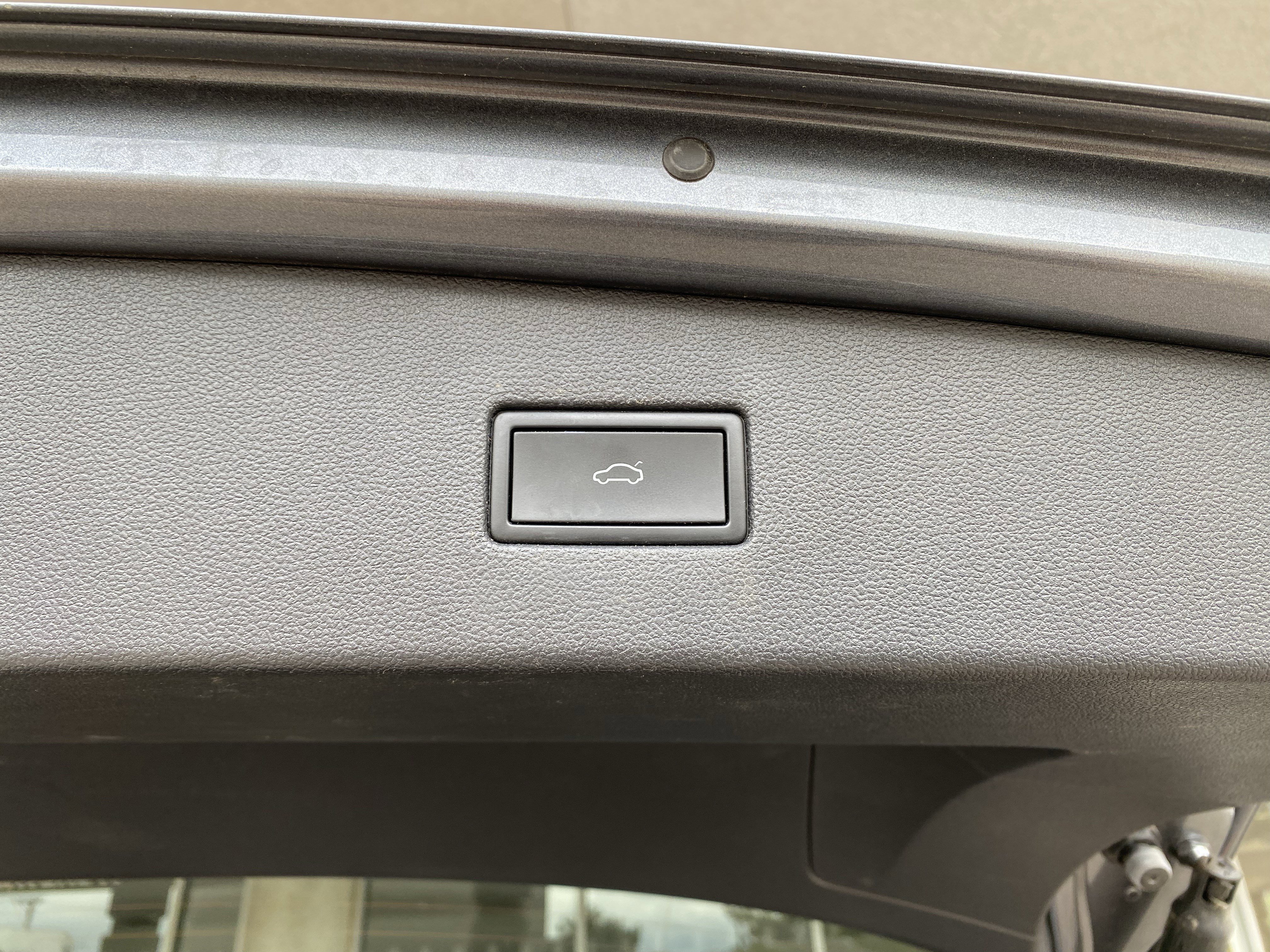 Used 2023 Volkswagen Tiguan SEL R-Line image 16