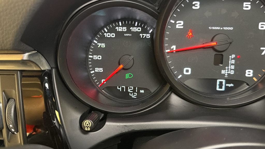 Used 2019 Porsche Macan AWD/4WD image 28