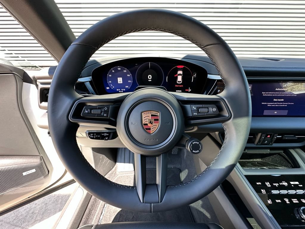 Used 2026 Porsche Macan Electric RWD image 16