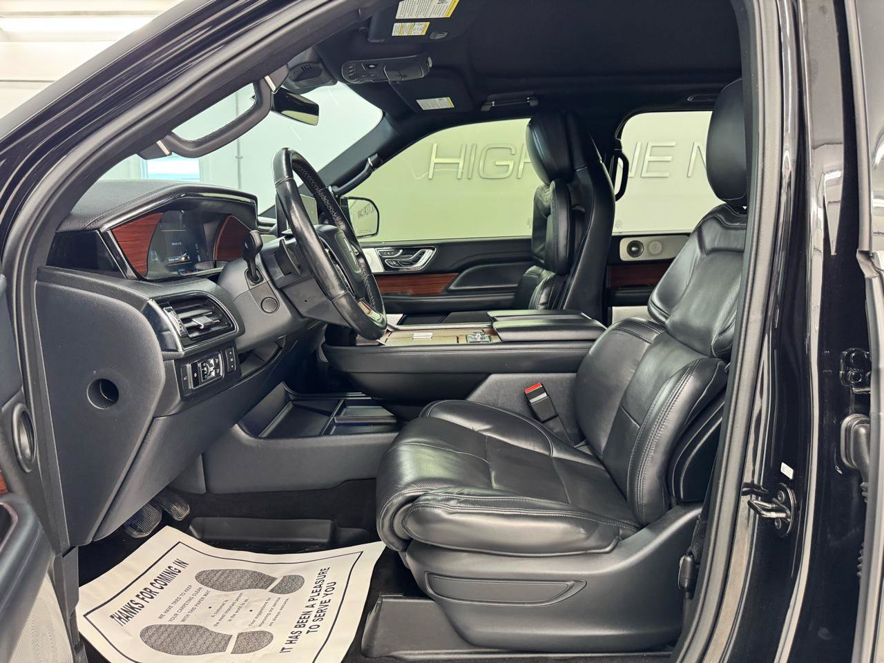 Used 2023 Lincoln Navigator L Reserve AWD/4WD image 9