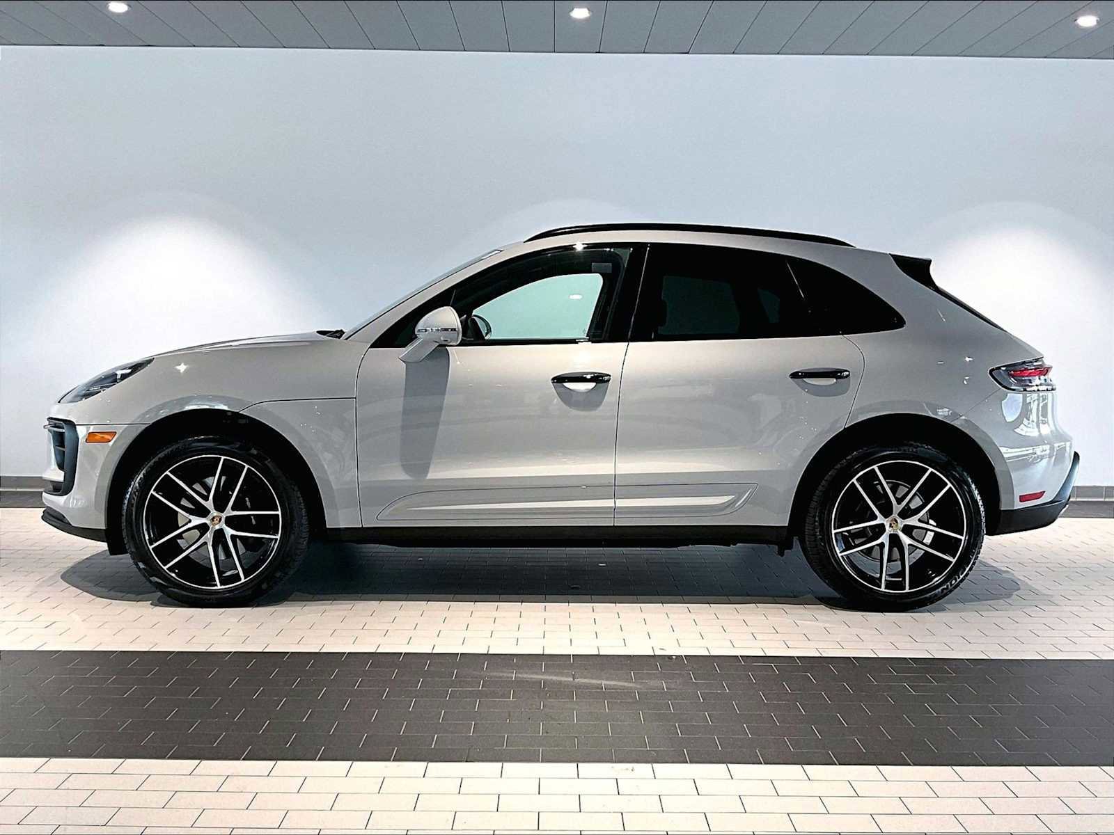Used 2026 Porsche Macan AWD/4WD image 2
