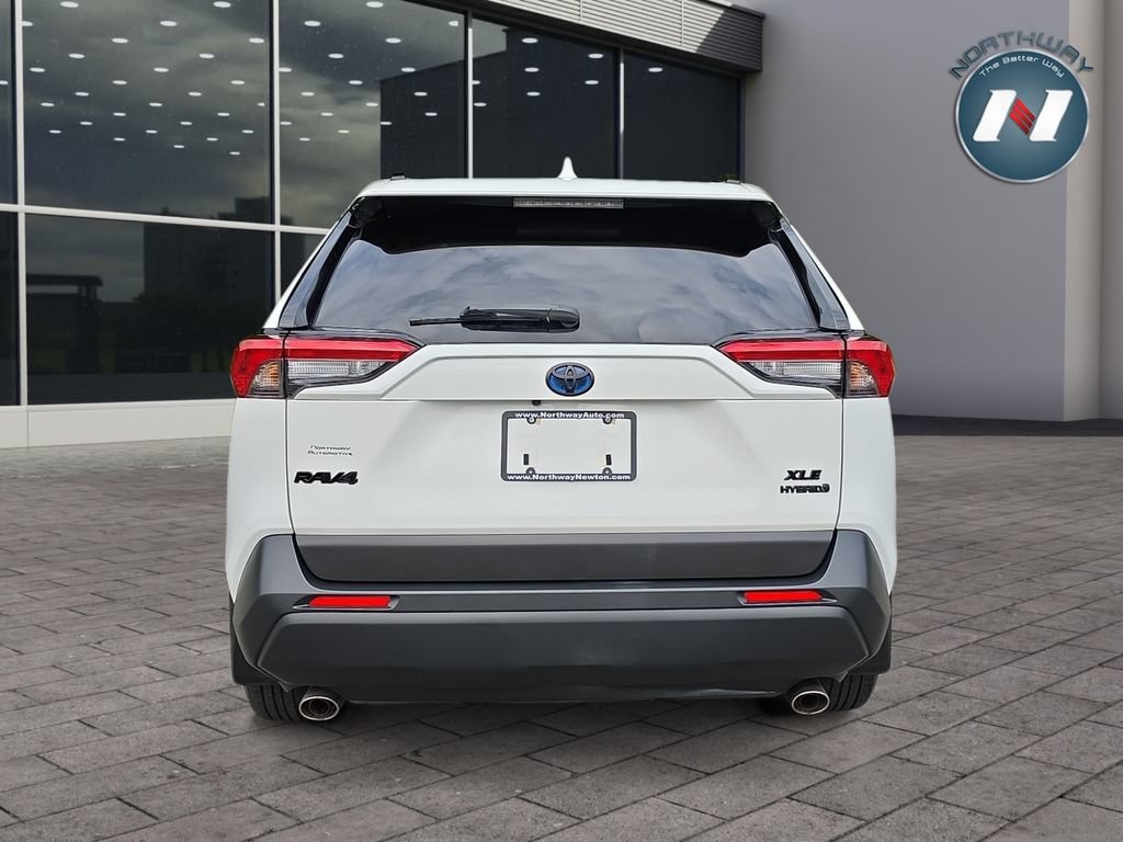 Used 2021 Toyota RAV4 XLE w/ XLE Grade Weather Package AWD/4WD image 4