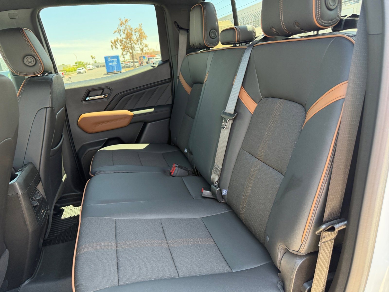 Used 2024 GMC Canyon AT4 w/ Technology Package AWD/4WD image 16