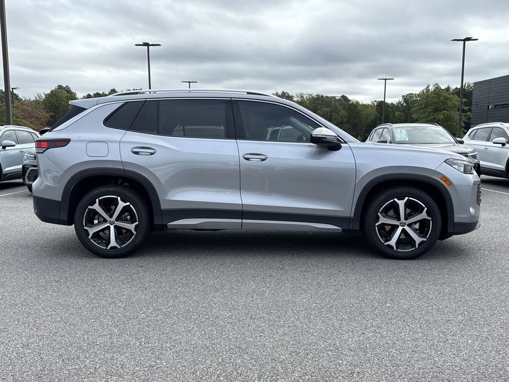 New 2025 Volkswagen Tiguan SE image 6