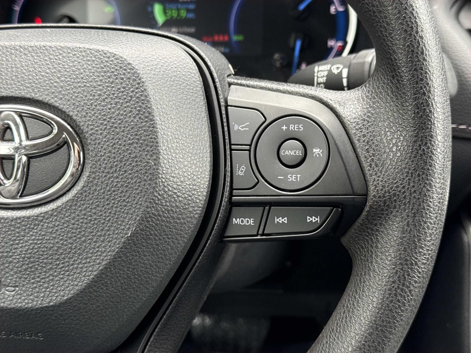 Used 2025 Toyota RAV4 XLE AWD/4WD image 14