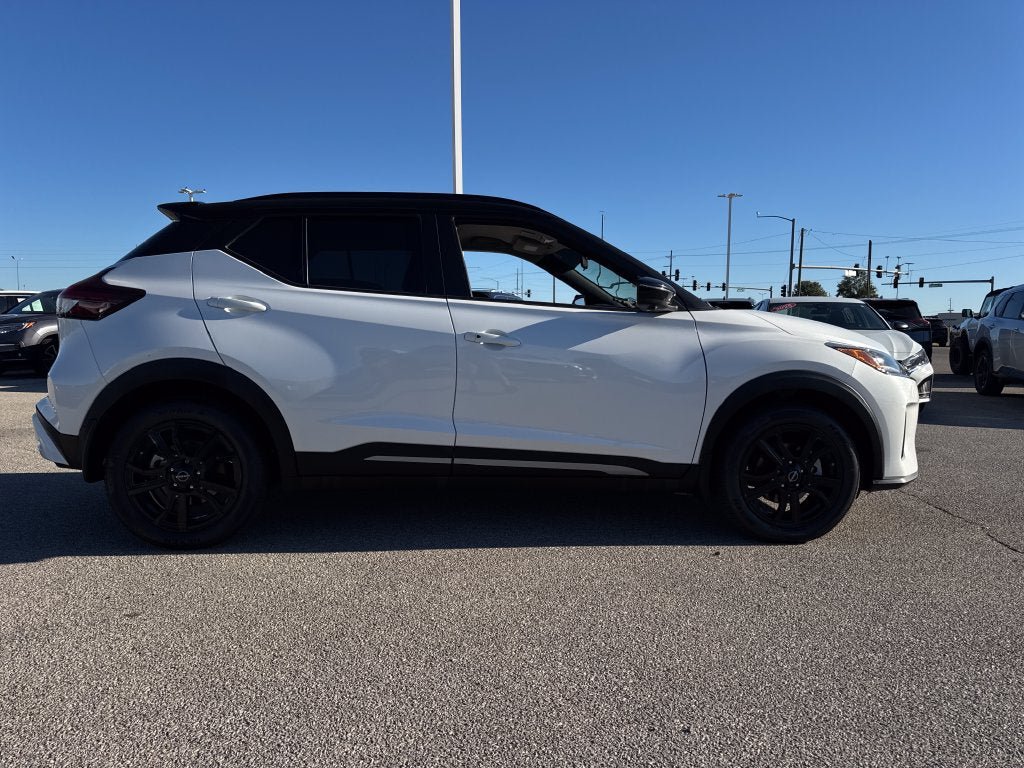 Used 2023 Nissan Kicks SR w/ SR Premium Package FWD image 8