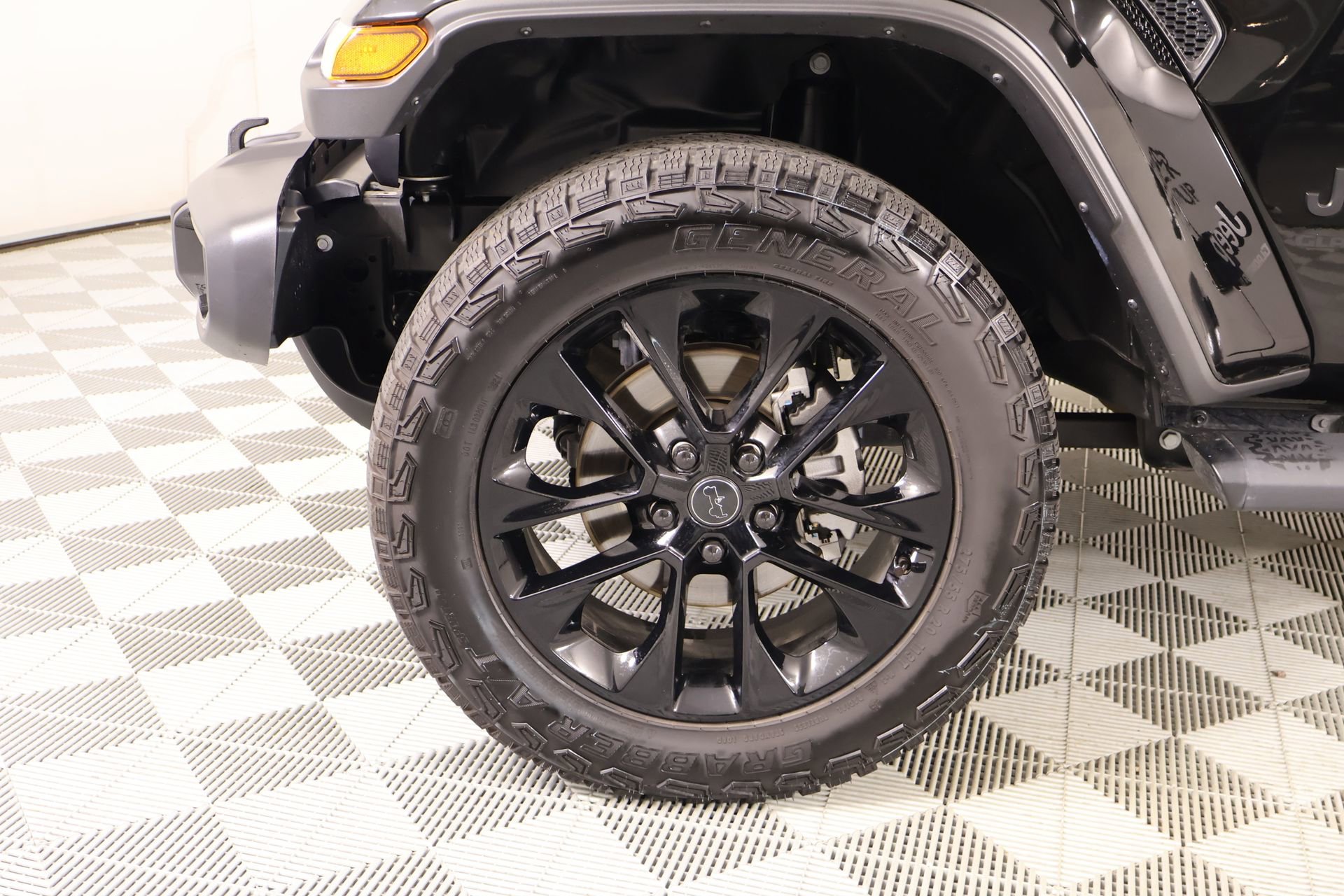 Used 2025 Jeep Gladiator Sport AWD/4WD image 16