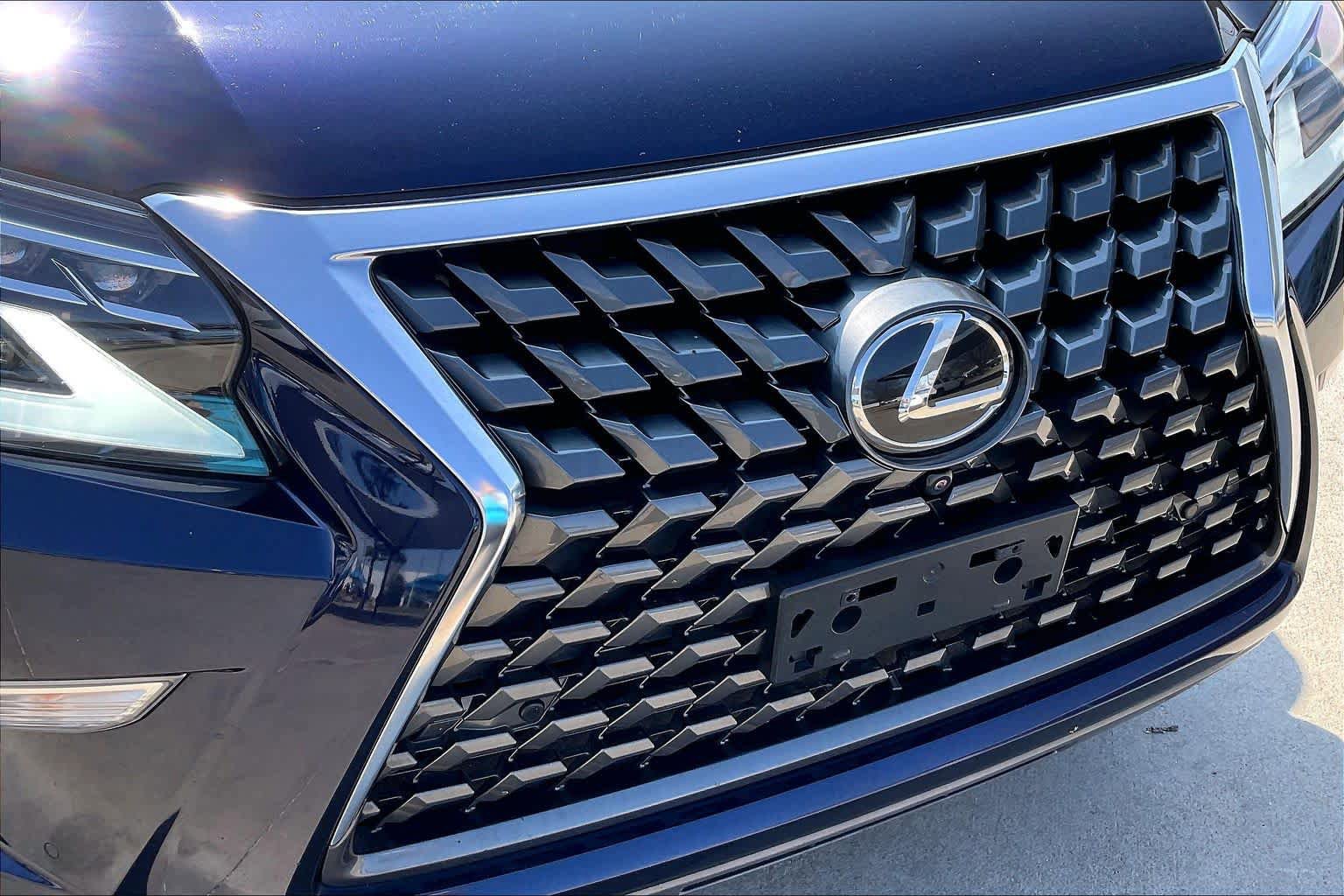 Used 2023 Lexus GX 460 Luxury w/ Accessory Package AWD/4WD image 29