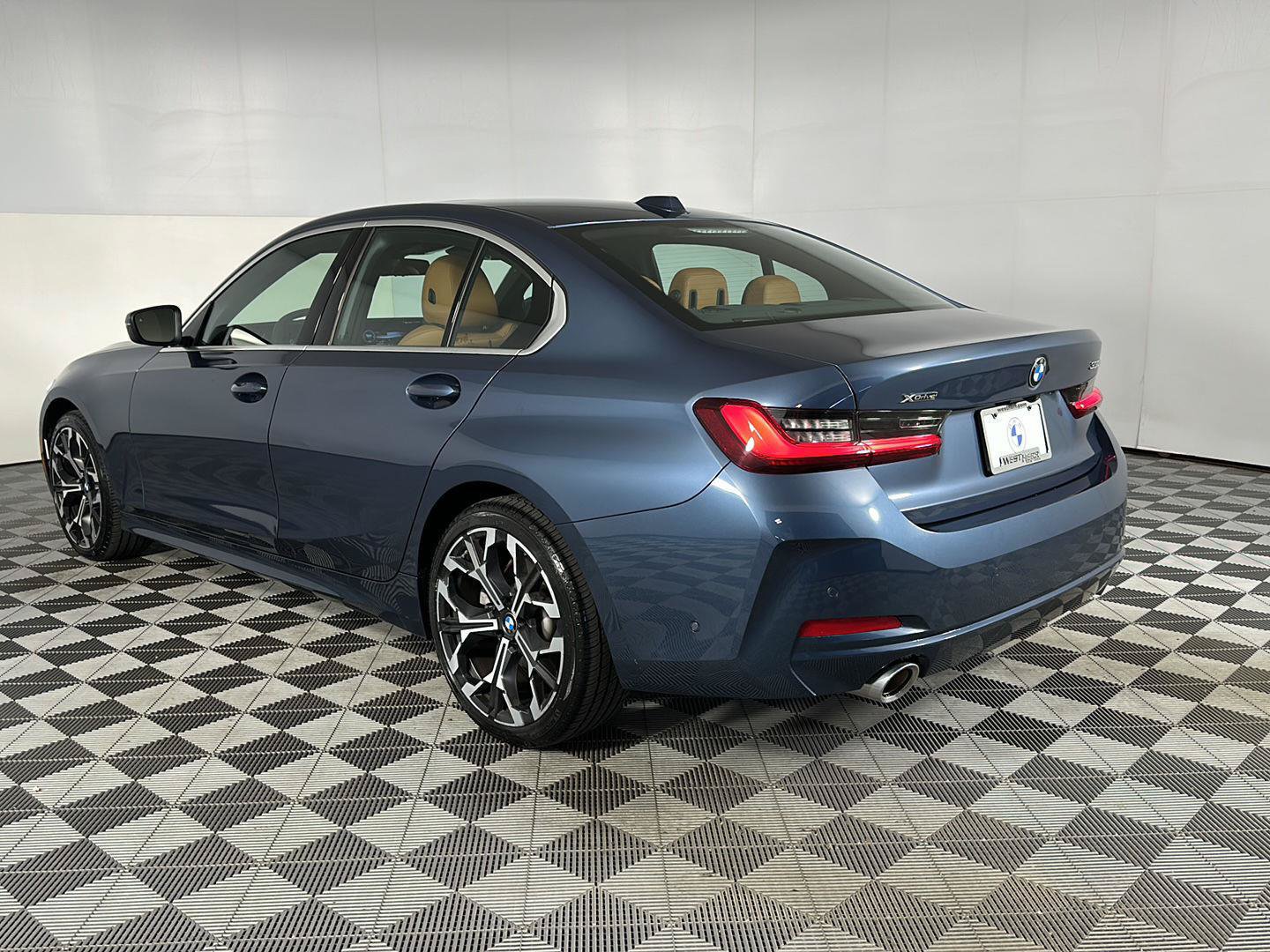 Used 2025 BMW 330i xDrive Sedan w/ Premium Package AWD/4WD image 24