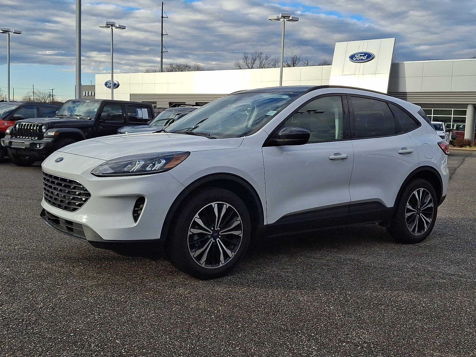 Certified 2022 Ford Escape SE w/ SE Sport Appearance Package image 5