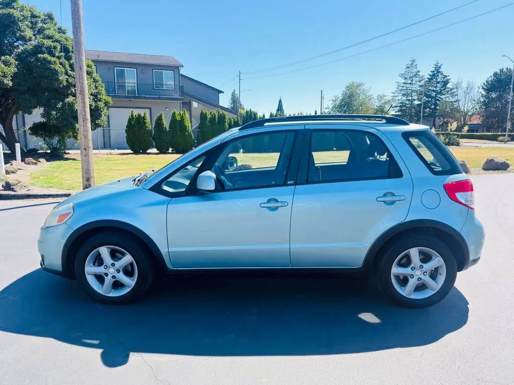Used 2009 Suzuki SX4 AWD Hatchback image 2