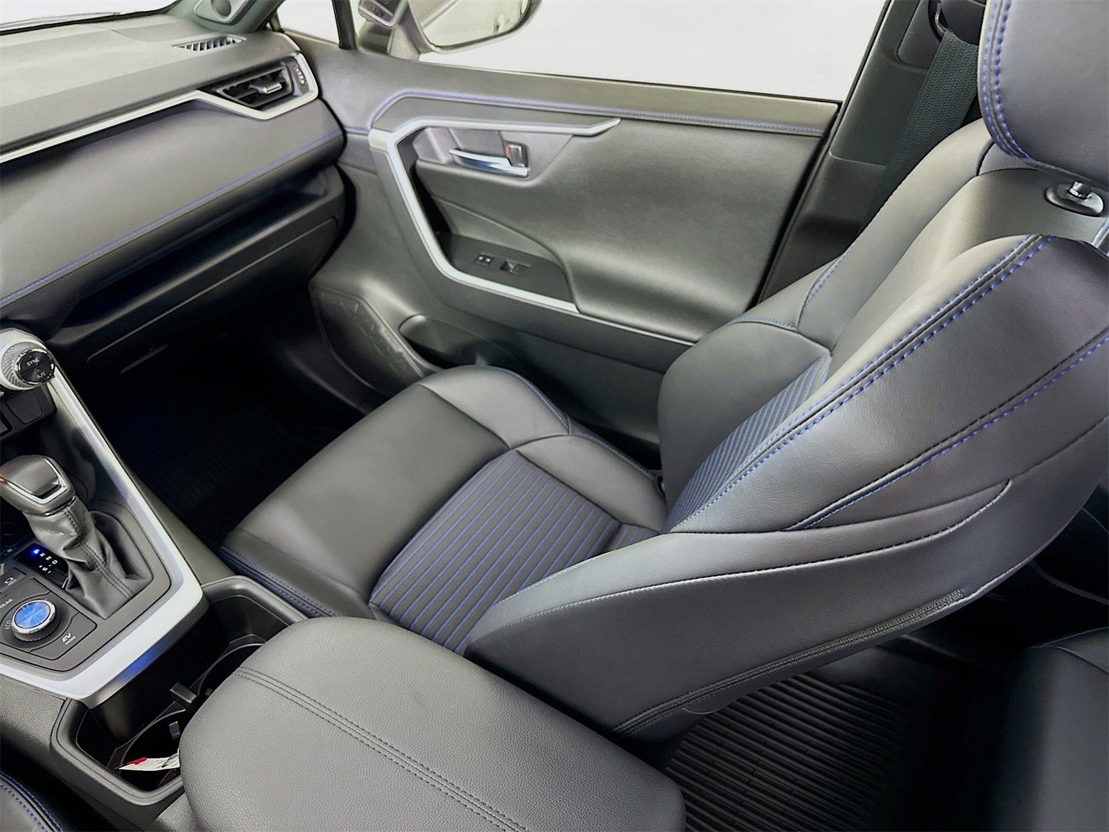 Certified 2025 Toyota RAV4 XSE image 25