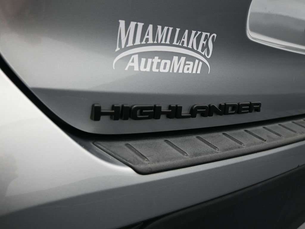 Used 2022 Toyota Highlander L image 35