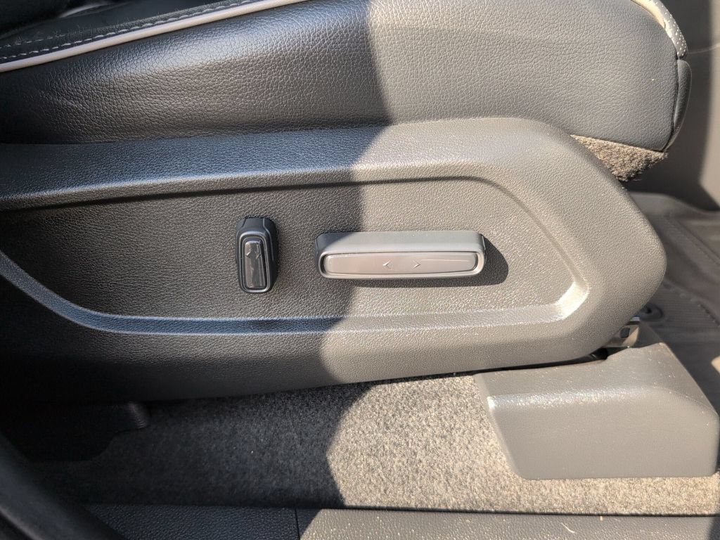 Used 2025 Honda Pilot Elite image 55