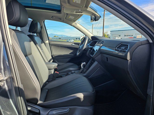 Used 2024 Volkswagen Tiguan SE w/ Panoramic Sunroof Package AWD/4WD image 10