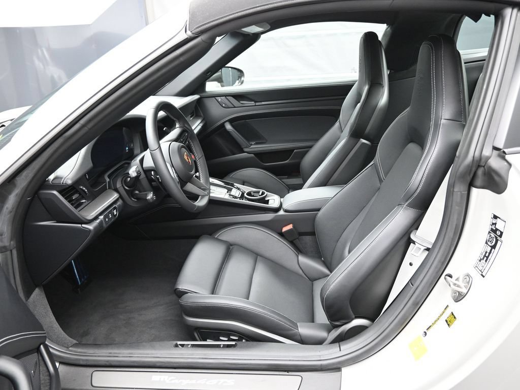Certified 2026 Porsche 911 Targa 4 GTS AWD/4WD image 5