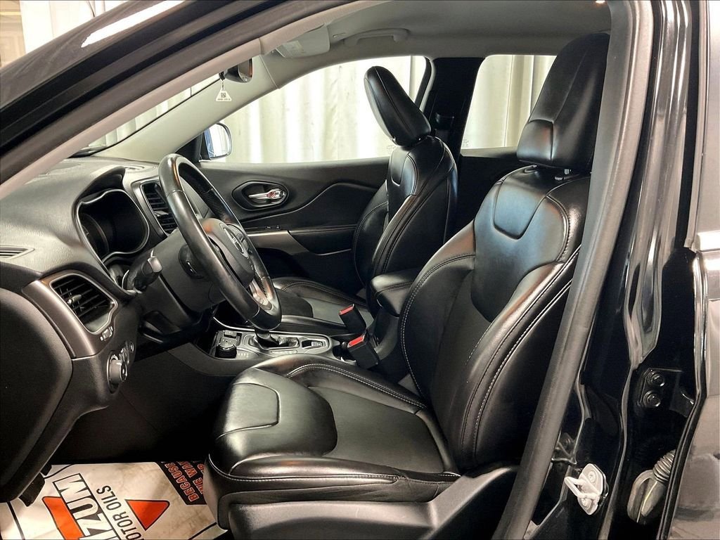Used 2019 Jeep Cherokee Latitude Plus w/ Comfort/Convenience Group AWD/4WD image 10