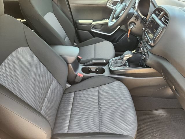 Certified 2025 Kia Soul LX w/ LX Technology Package FWD image 14