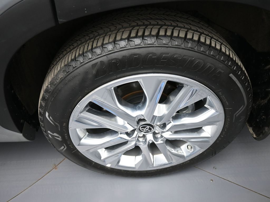 Certified 2024 Toyota Highlander Limited AWD/4WD image 13