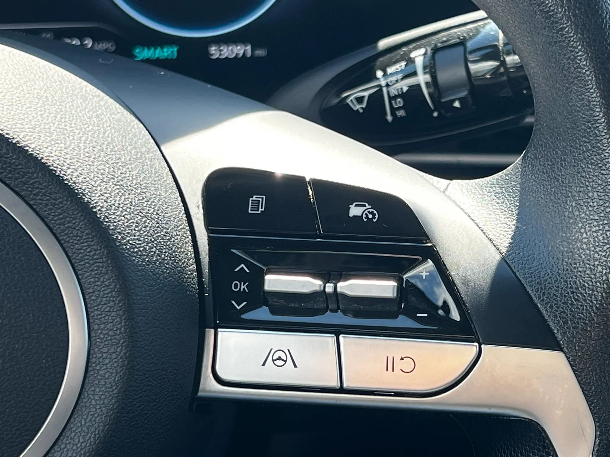 Used 2024 Hyundai Elantra SEL image 23