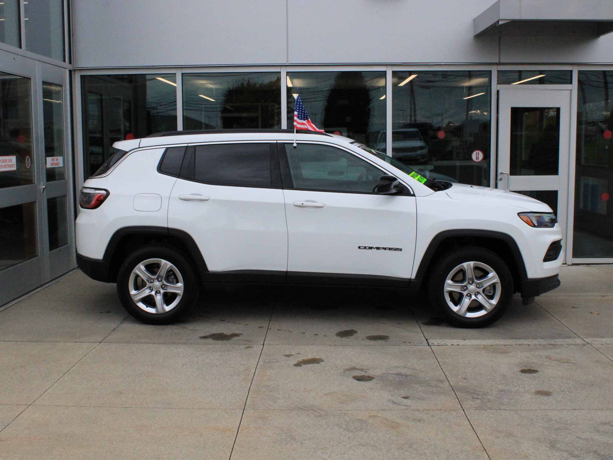 Certified 2023 Jeep Compass Latitude w/ Convenience Group AWD/4WD image 4