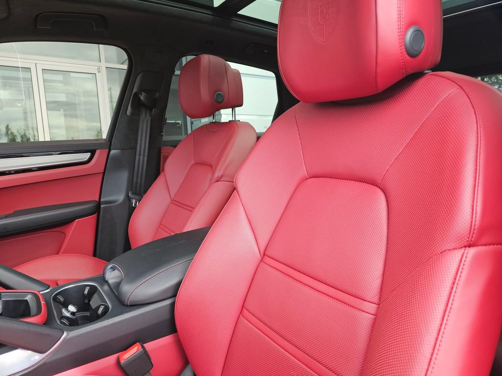 Used 2021 Porsche Cayenne Turbo S AWD/4WD image 24