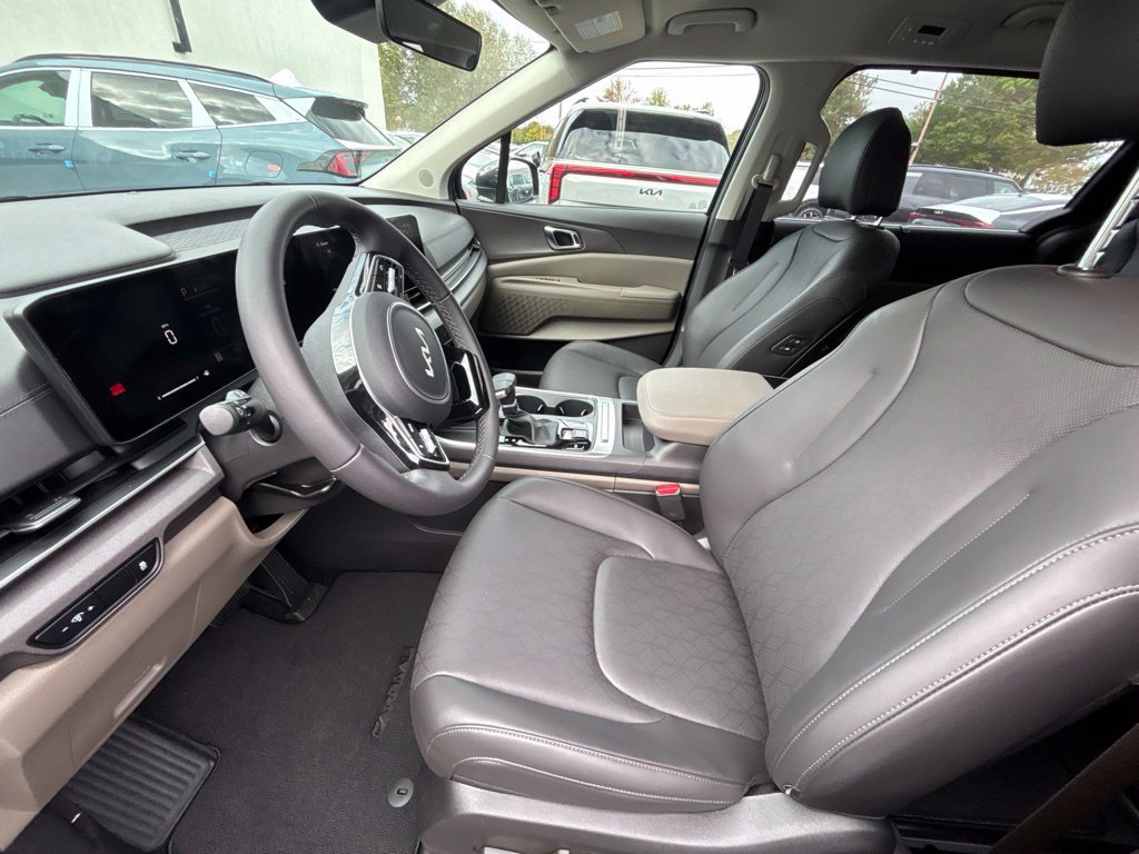 Certified 2026 Kia Carnival EX FWD image 11