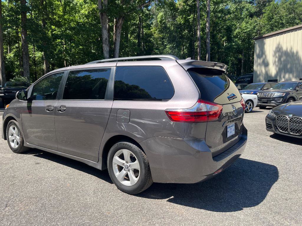 Used 2019 Toyota Sienna LE FWD image 5