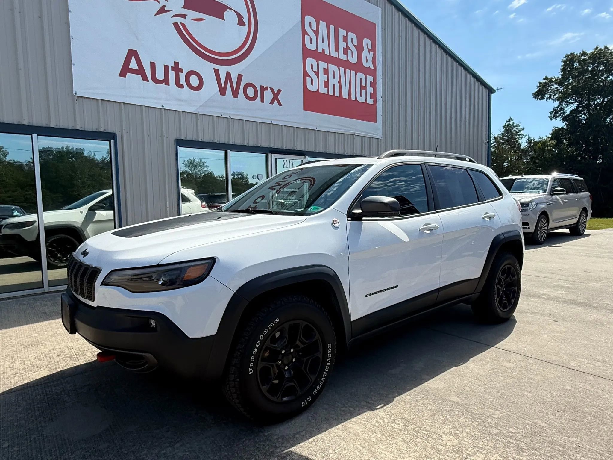 Used 2019 Jeep Cherokee Trailhawk w/ Comfort/Convenience Group image 19