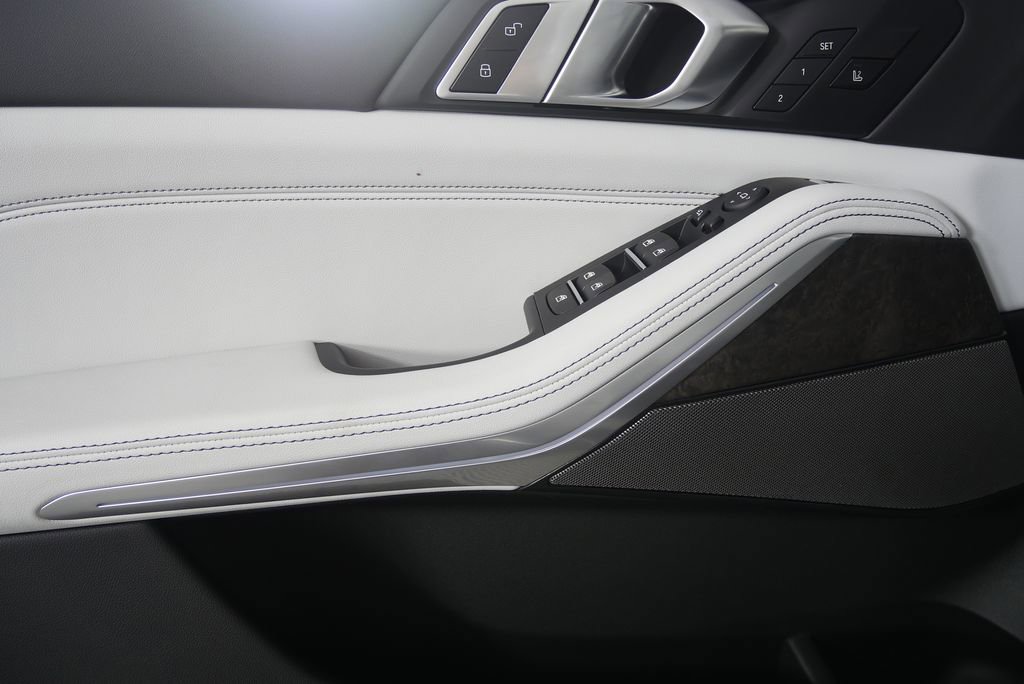 Used 2026 BMW X5 xDrive40i w/ Climate Comfort Package image 8
